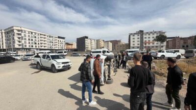 Yüksekova ilçesinde yaşanan bir trafik kazasında, bir kamyonet ile hafif