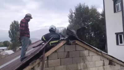 Hakkari’nin Yüksekova ilçesindeki bir tandır evinde çıkan yangın, itfaiye ekipleri