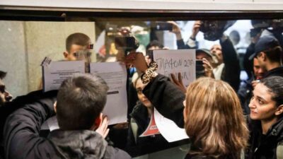Yunanistan’da öğrenciler, kamu eğitimine ayrılan fonların yetersizliğini protesto etmek amacıyla