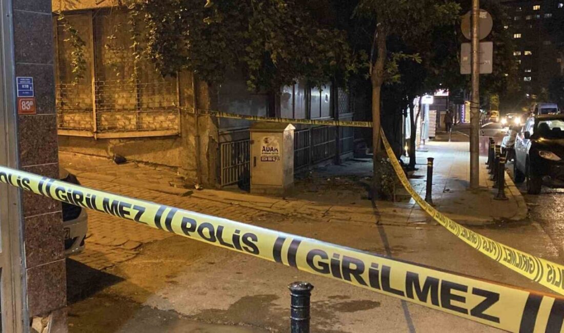 İstanbul Zeytinburnu’nda iki grup arasında çıkan silahlı kavgada ateşlenen mermiler,