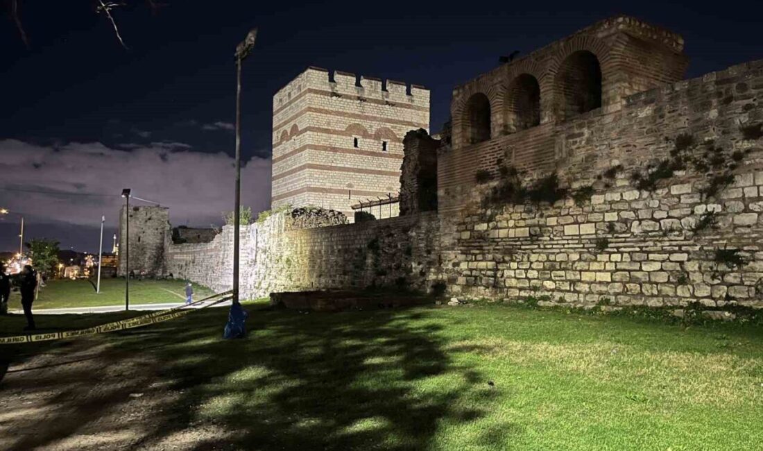 Zeytinburnu İlçesi’nde, tarihi Topkapı Surları’nın yakınında bir erkek cesedi bulundu.