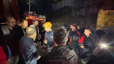 Zonguldak’ta, Meşrutiyet Mahallesi’nde 2 katlı bir binanın çökmesi sonucu Türkan