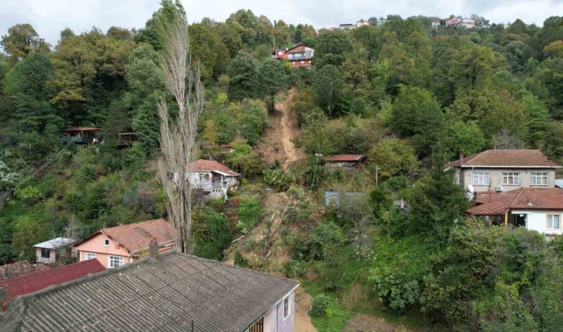 Zonguldak’ta son yağışların ardından meydana gelen heyelan, bir evin ulaşım