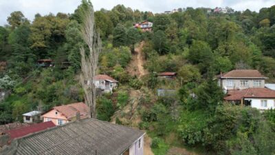 Zonguldak’ta son yağışların ardından meydana gelen heyelan, bir evin ulaşım