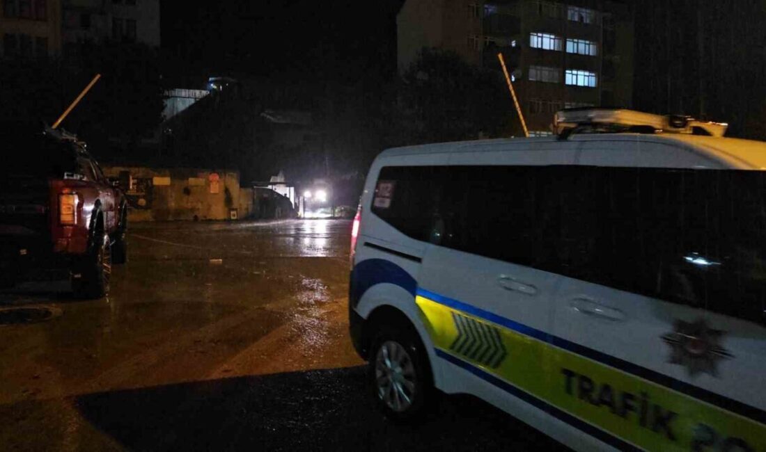 Zonguldak’ın Çatalağzı beldesinde yaşanan yağışlar sonrası bir lojmana ait istinat