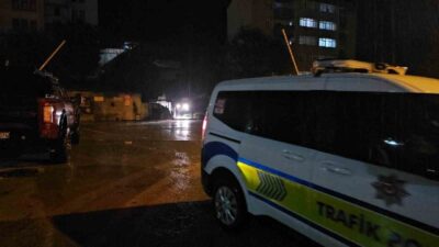 Zonguldak’ın Çatalağzı beldesinde yaşanan yağışlar sonrası bir lojmana ait istinat