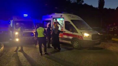 Zonguldak’ta meydana gelen trafik kazasında iki aracın kavşakta çarpışması sonucu