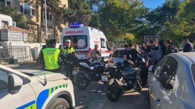 Zonguldak’ta bir motosikletin park halindeki bir otomobile çarpması sonucunda 17