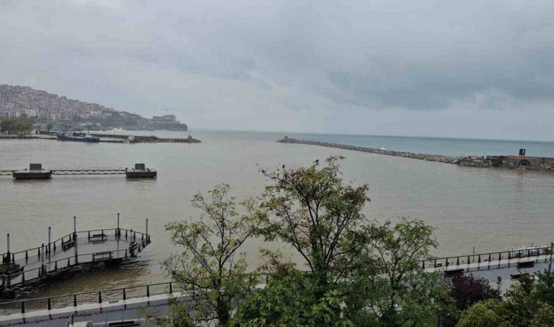 Zonguldak’ta meydana gelen yoğun yağış sonrasında kent merkezindeki derelerden denize