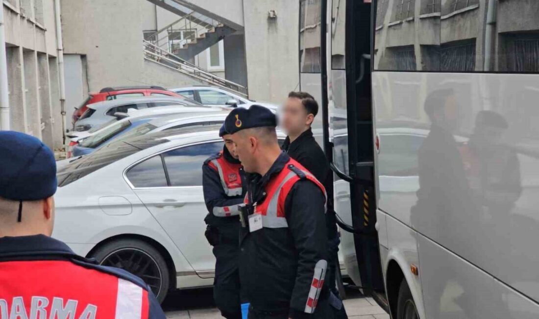 Zonguldak’ta polis ekipleri tarafından terör örgütlerine karşı düzenlenen operasyonda yakalanan